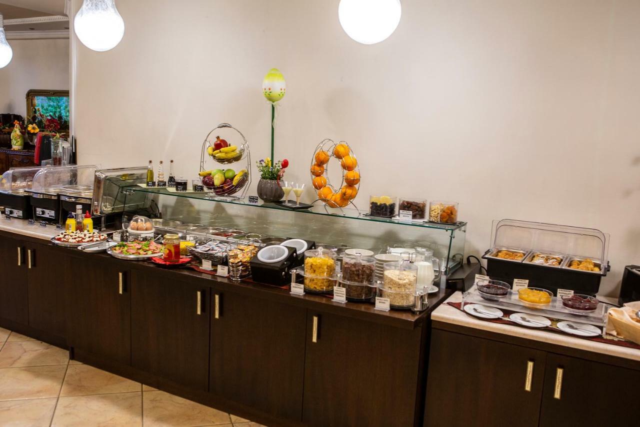Hotel Pella 지아니트사 외부 사진